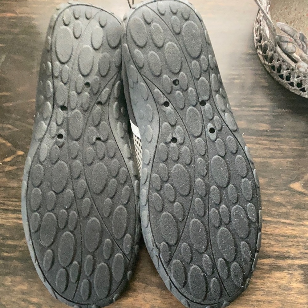 Water Shoes - Picture 3 of 7